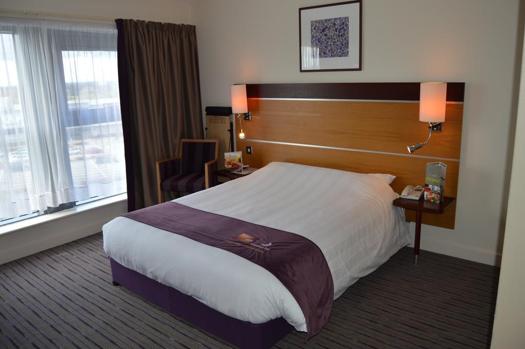 Premier Inn Dublin Airport Swords Eksteriør billede