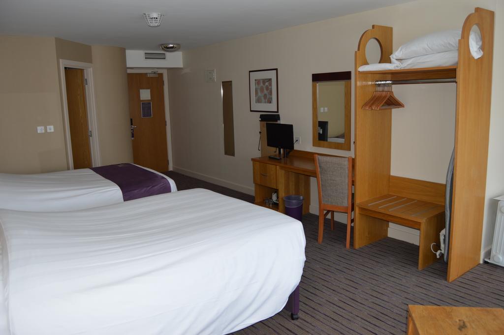 Premier Inn Dublin Airport Swords Eksteriør billede