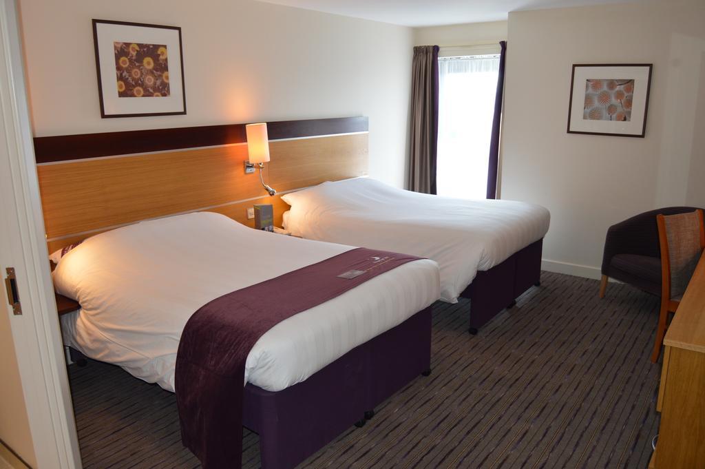 Premier Inn Dublin Airport Swords Eksteriør billede