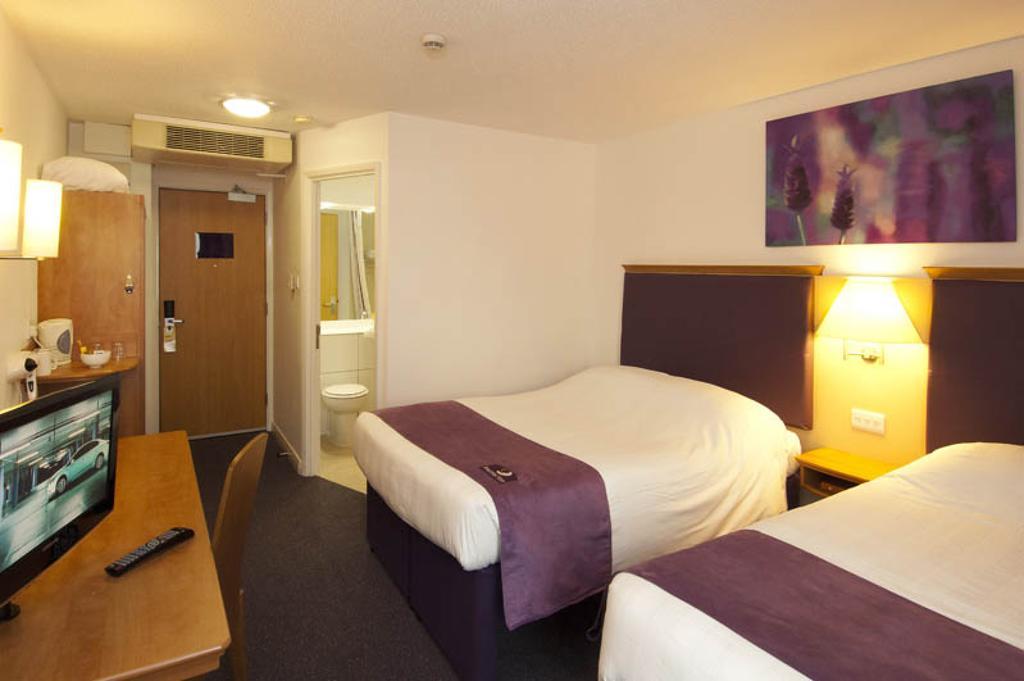 Premier Inn Dublin Airport Swords Eksteriør billede