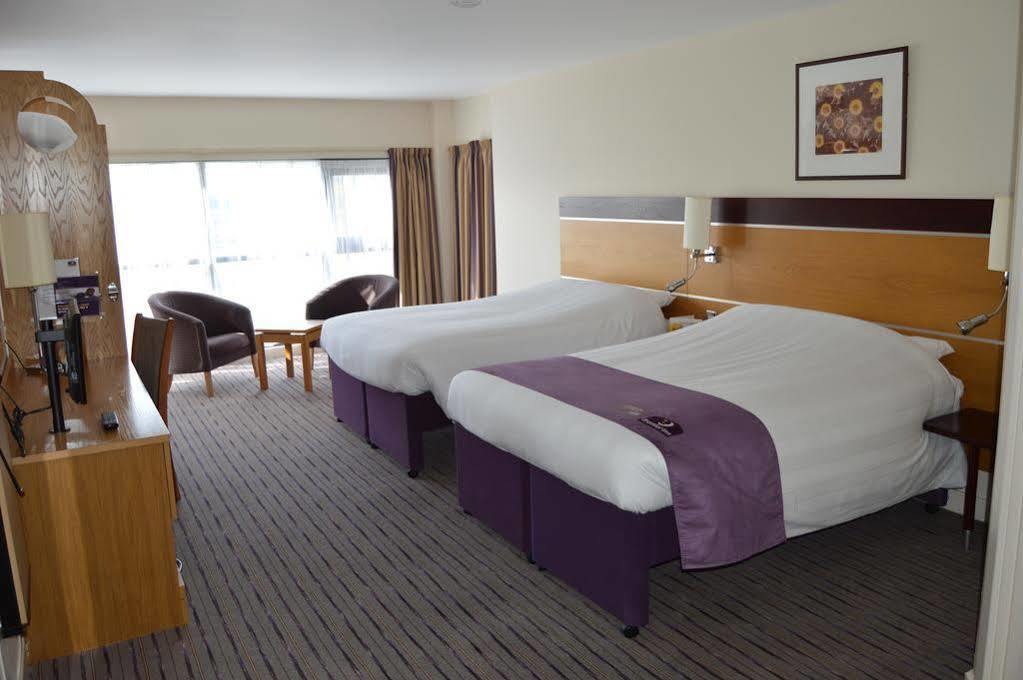 Premier Inn Dublin Airport Swords Eksteriør billede