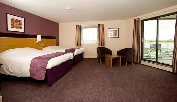 Premier Inn Dublin Airport Swords Eksteriør billede